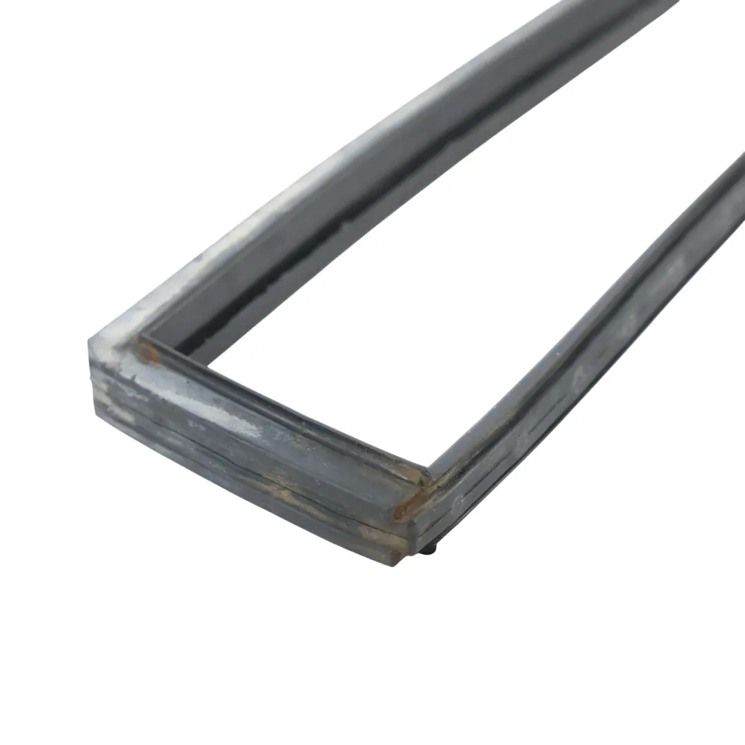 Junta Cristal Puerta Trasera Derecha para Land Rover Discovery 2 L318 con número de pieza CGE101510 Land Rover Discovery 2 L318 Junta Cristal Puerta Trasera Derecha - SKU CGE101510 - Número de pieza CGE101510