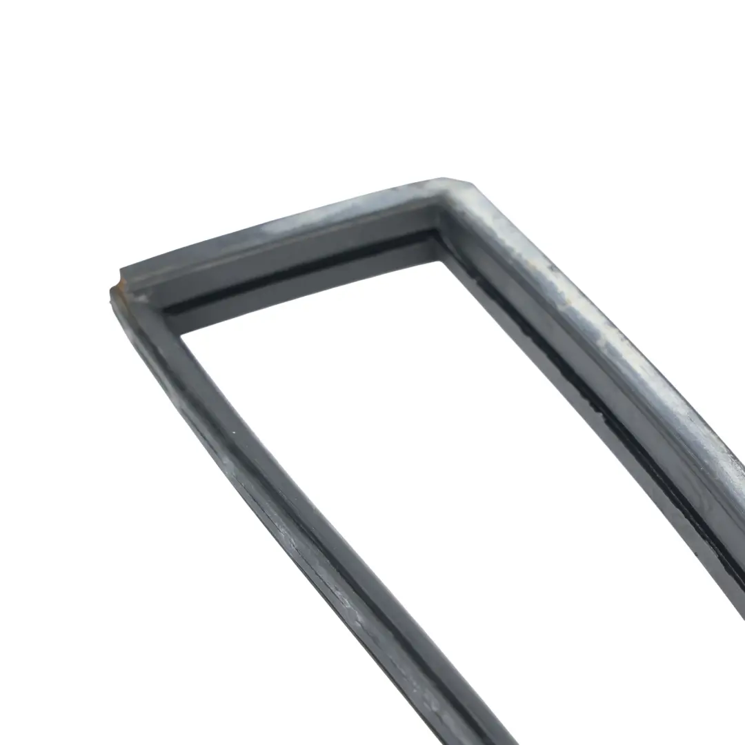Door Window Glass Seal Rear Right O/S to Land Rover Discovery 2 L318 with Part number CGE101510 Land Rover Discovery 2 L318 Door Window Glass Seal Rear Right O/S - SKU CGE101510 - Part number CGE101510