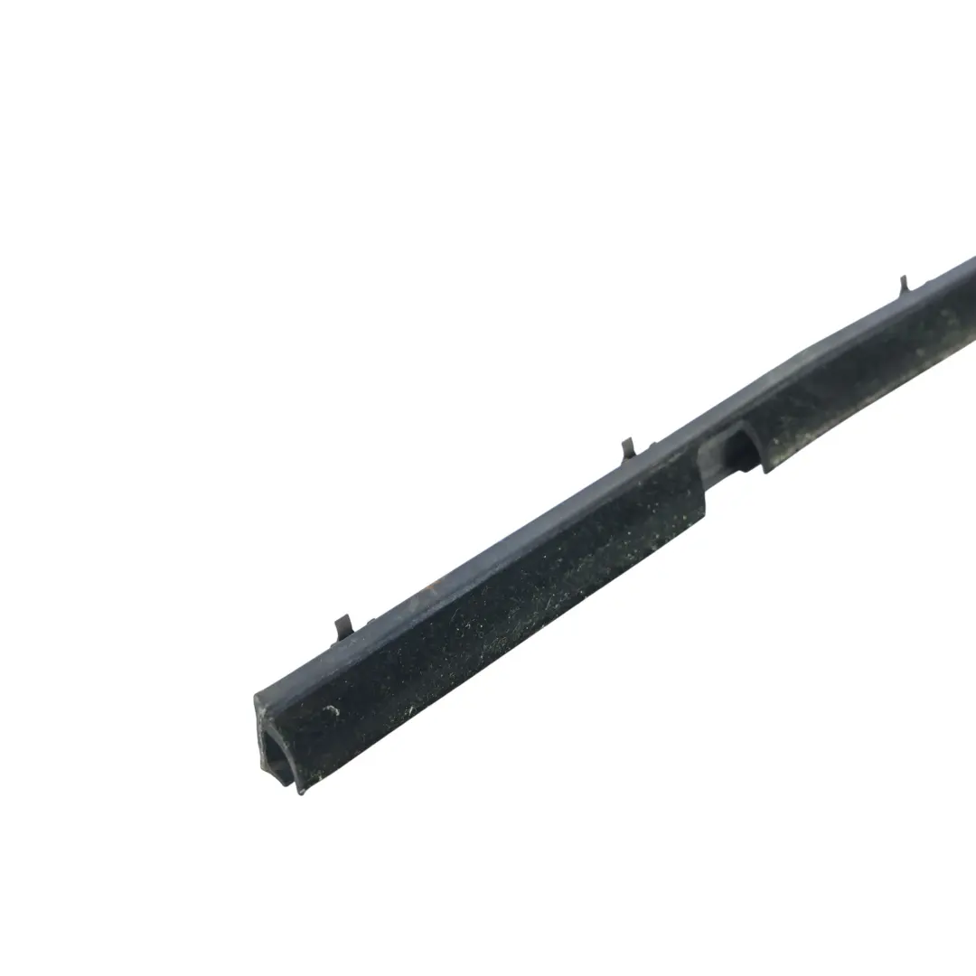 Junta Ventana Puerta Trasera Izquierda para Land Rover Discovery 2 L318 con número de pieza CGE101530 Land Rover Discovery 2 L318 Junta Ventana Puerta Trasera Izquierda - SKU CGE101530 - Número de pieza CGE101530