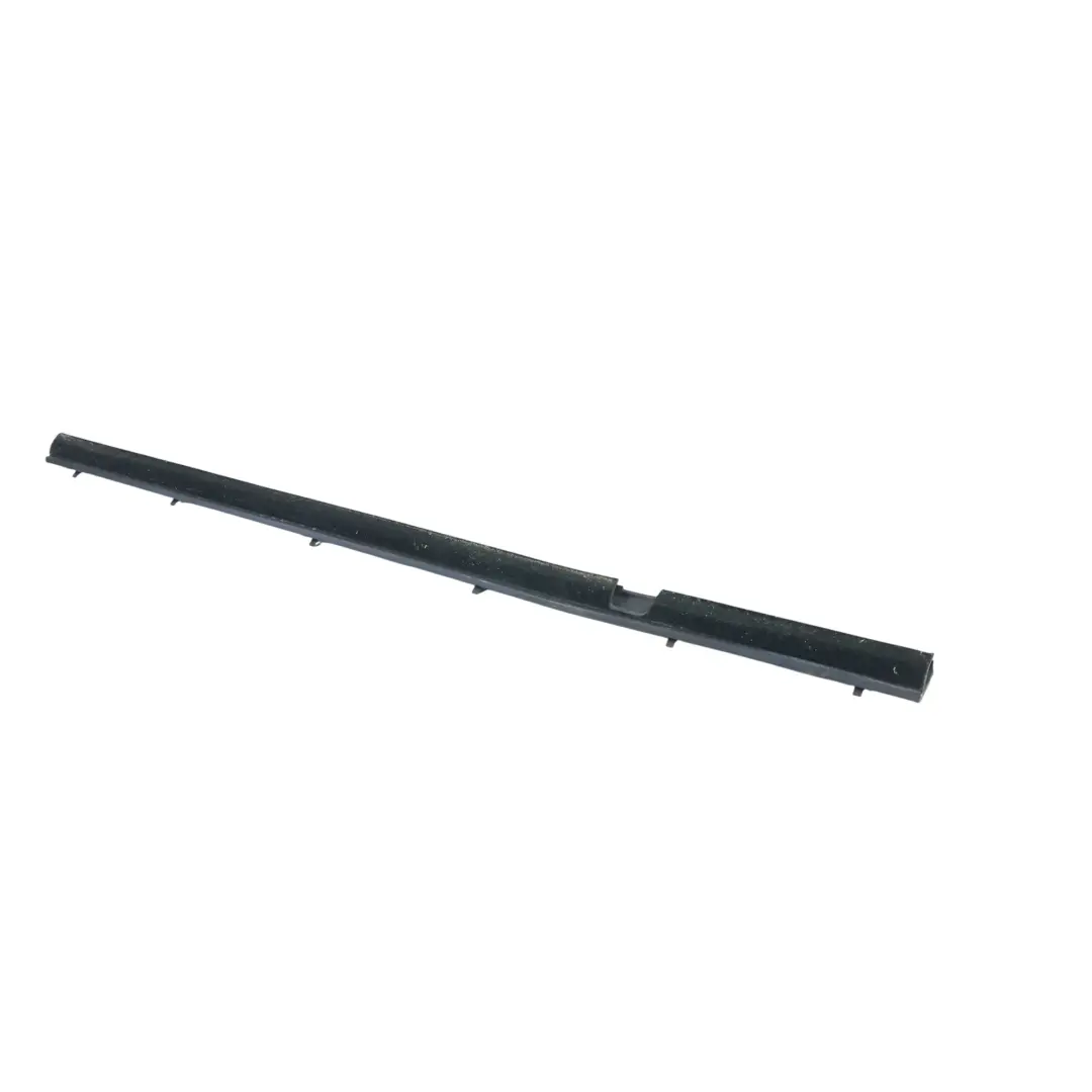 Junta Ventana Puerta Trasera Izquierda para Land Rover Discovery 2 L318 con número de pieza CGE101530 Land Rover Discovery 2 L318 Junta Ventana Puerta Trasera Izquierda - SKU CGE101530 - Número de pieza CGE101530