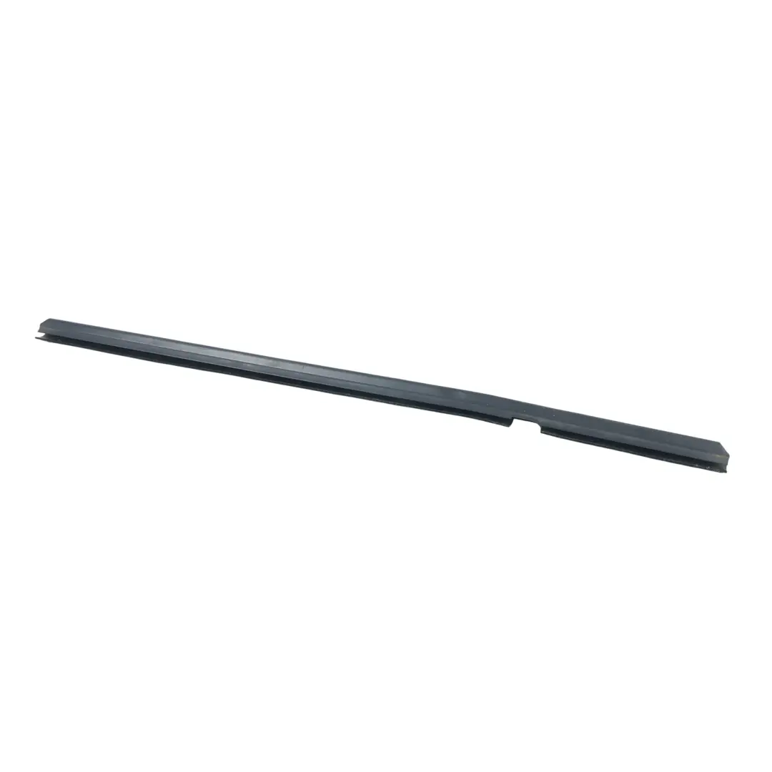 Junta Ventana Puerta Trasera Izquierda para Land Rover Discovery 2 L318 con número de pieza CGE101530 Land Rover Discovery 2 L318 Junta Ventana Puerta Trasera Izquierda - SKU CGE101530 - Número de pieza CGE101530
