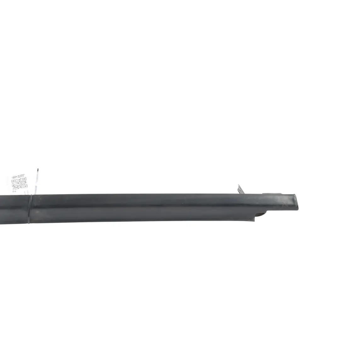 Front Door Window Seal Outer Right O/S 1H2Z-7820264-AA to Land Rover Discovery L318 with Part number CGE101720 Land Rover Discovery L318 Front Door Window Seal Outer Right O/S 1H2Z-7820264-AA - SKU CGE101720 - Part number CGE101720