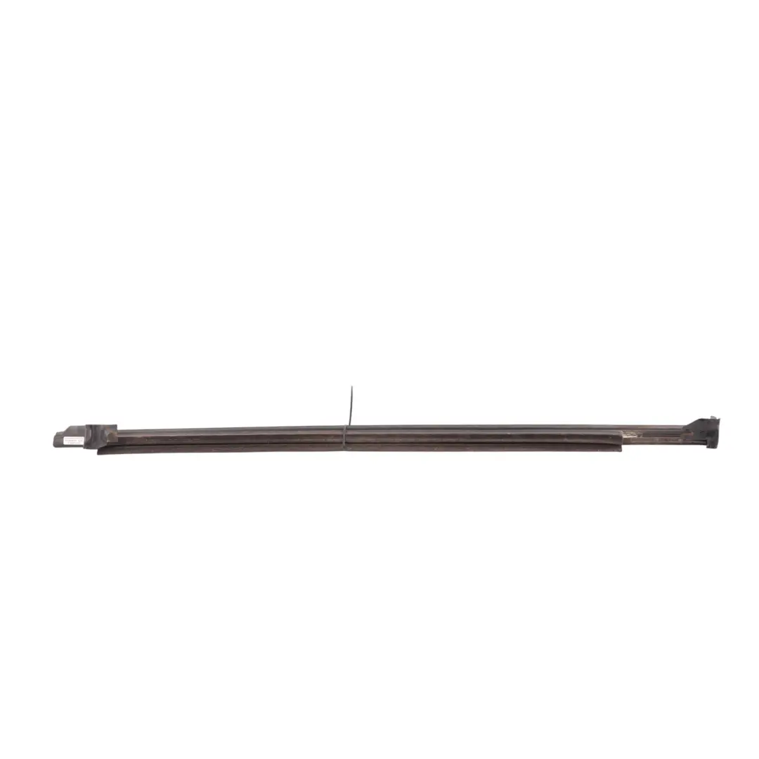 Front Door Window Seal Outer Right O/S 1H2Z-7820264-AA to Land Rover Discovery L318 with Part number CGE101720 Land Rover Discovery L318 Front Door Window Seal Outer Right O/S 1H2Z-7820264-AA - SKU CGE101720 - Part number CGE101720