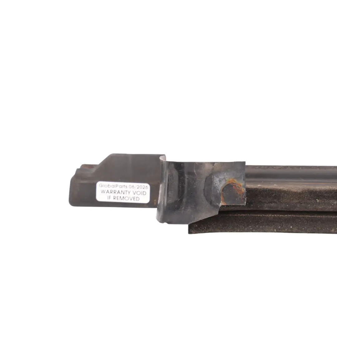 Front Door Window Seal Outer Right O/S 1H2Z-7820264-AA to Land Rover Discovery L318 with Part number CGE101720 Land Rover Discovery L318 Front Door Window Seal Outer Right O/S 1H2Z-7820264-AA - SKU CGE101720 - Part number CGE101720