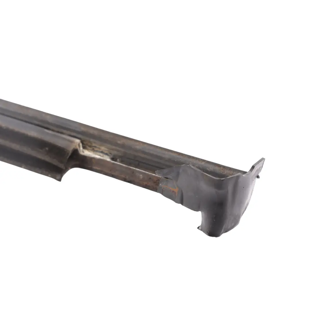 Front Door Window Seal Outer Right O/S 1H2Z-7820264-AA to Land Rover Discovery L318 with Part number CGE101720 Land Rover Discovery L318 Front Door Window Seal Outer Right O/S 1H2Z-7820264-AA - SKU CGE101720 - Part number CGE101720