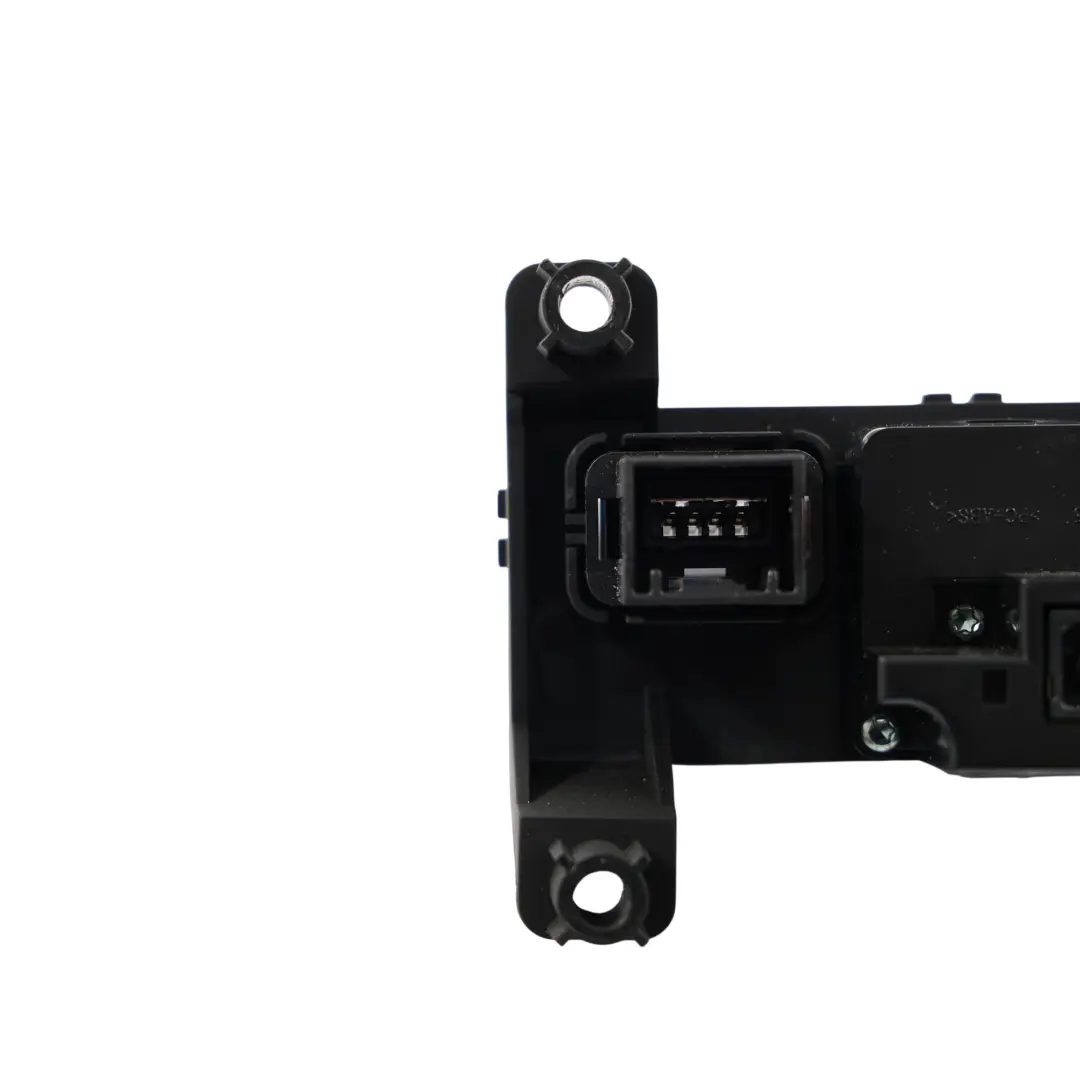Range Rover Vogue L405 Pannello Presa USB Schermo Posteriore - SKU CK52-19C166-AA - Numero di parte CK52-19C166-AA