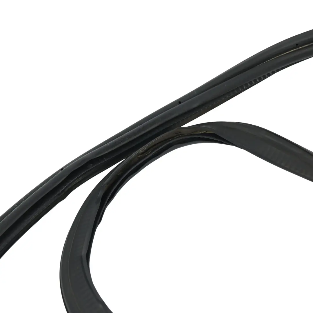Boot Lid Seal Gasket Rubber 5H32-40370-AA to Range Rover Sport L320 Rear Tailgate with Part number CKE500021 Range Rover Sport L320 Rear Tailgate Boot Lid Seal Gasket Rubber 5H32-40370-AA - SKU CKE500021 - Part number CKE500021