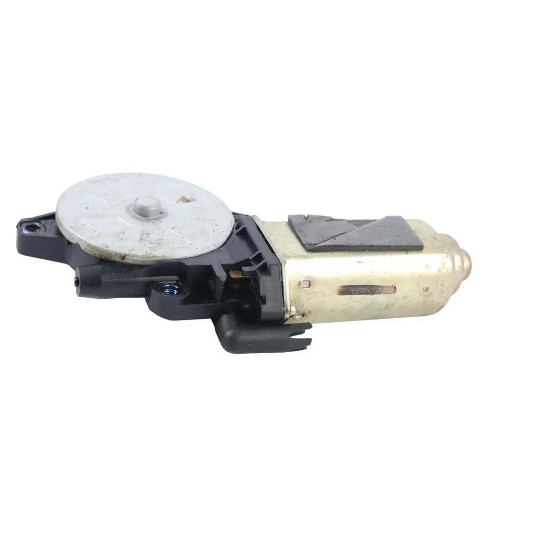 Window Lifter Motor Rear Right O/S to Land Rover Discovery 2 L318 with Part number CVR000020 Land Rover Discovery 2 L318 Window Lifter Motor Rear Right O/S - SKU CVR000020 - Part number CVR000020
