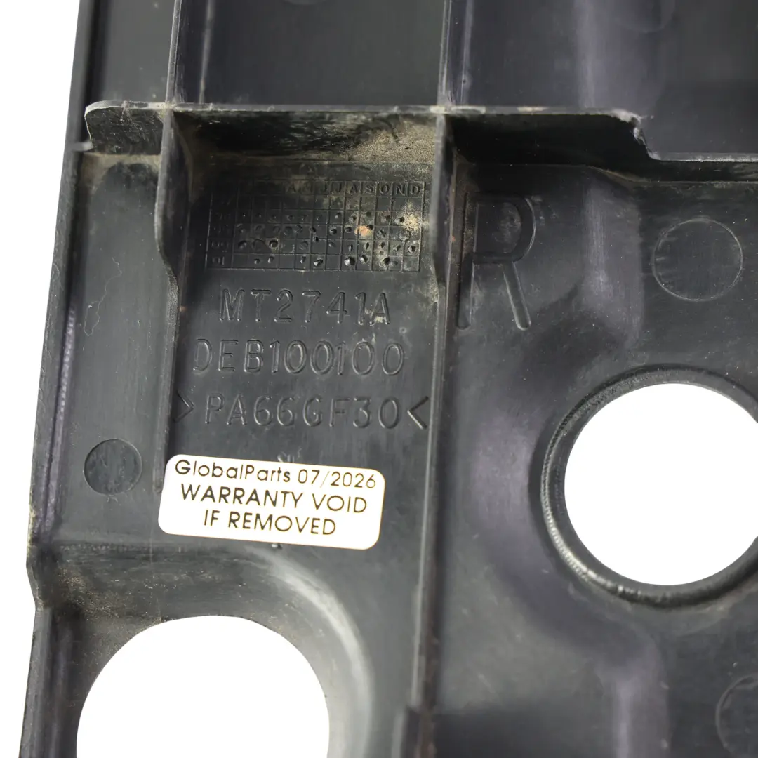Copertura Rivestimento Faro Destro per Land Rover Discovery 2 L318 con numero di parte DEB100100 Land Rover Discovery 2 L318 Copertura Rivestimento Faro Destro - SKU DEB100100 - Numero di parte DEB100100