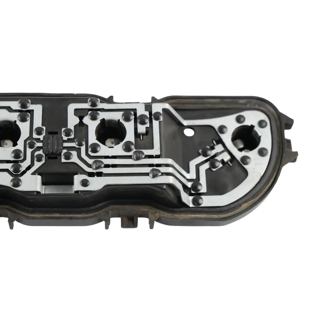 Ford Transit Courier Soporte Portalámparas Luz Trasera Izquierda - SKU ET76-13N005-AA - Número de pieza ET76-13N005-AA