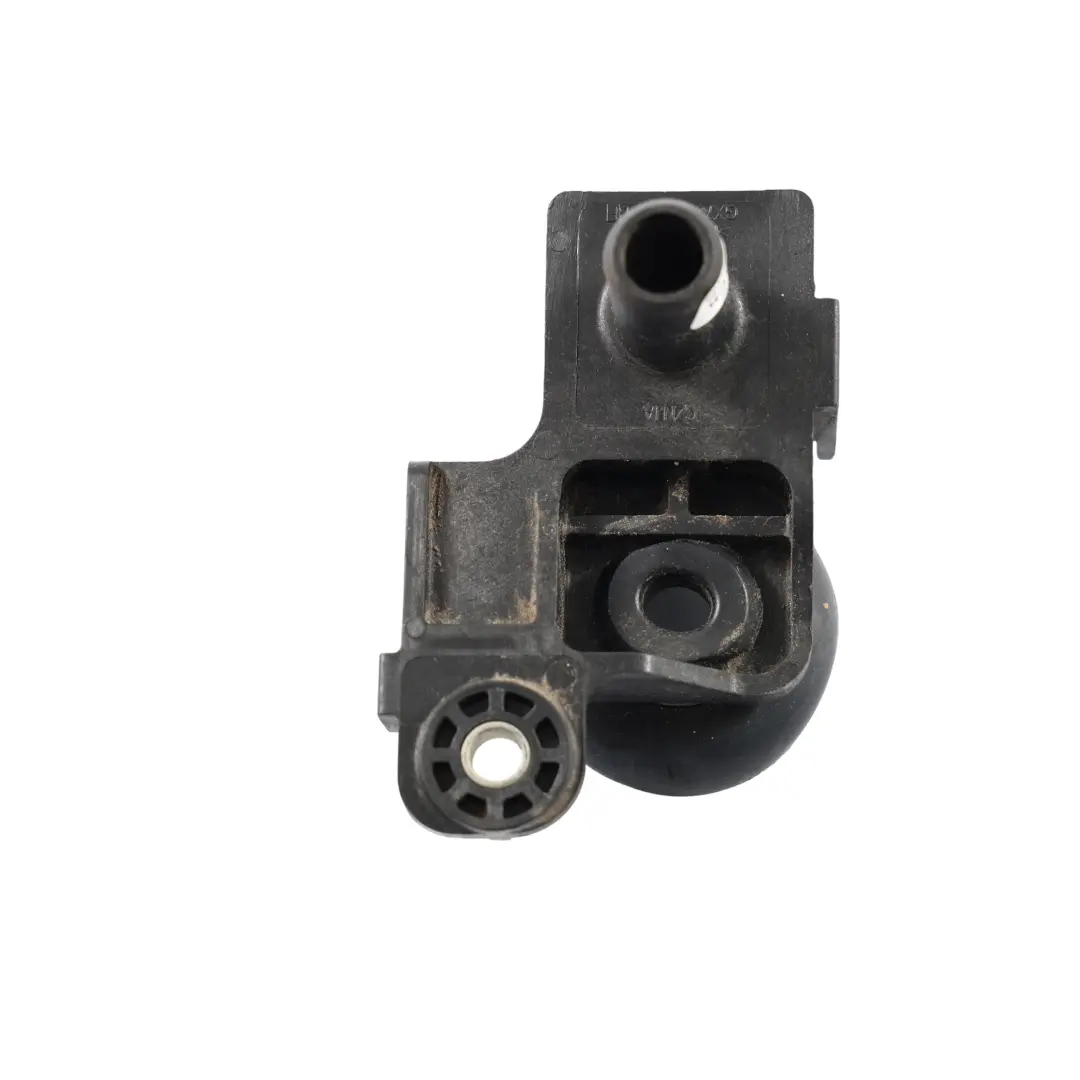 Radiator Mount Bracket Upper Left N/S L560 to Range Rover Velar L560 with Part number GX73-8K007-BF Range Rover Velar L560 Radiator Mount Bracket Upper Left N/S L560 - SKU GX73-8K007-BF - Part number GX73-8K007-BF