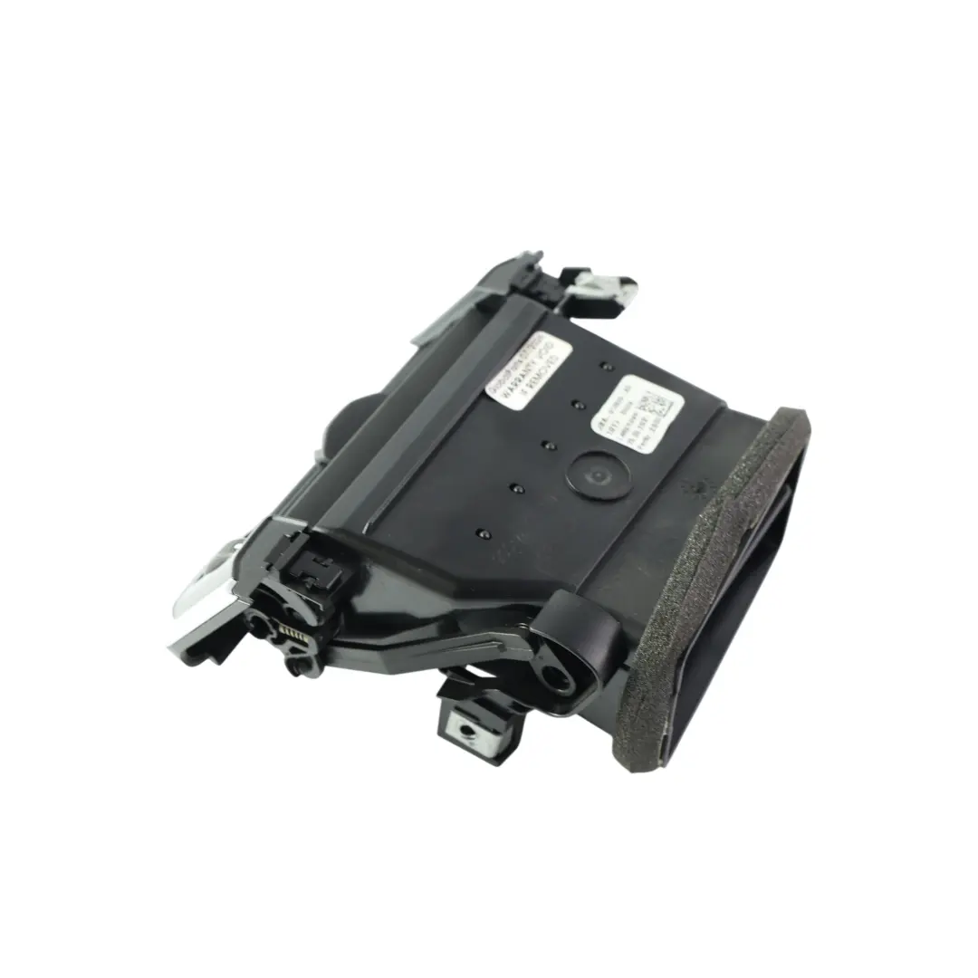 Kratka Nawiewu Deski Prawa Boczna do Range Rover Velar L560 o numerze J8A2-018B09-AD Range Rover Velar L560 Kratka Nawiewu Deski Prawa Boczna - SKU J8A2-018B09-AD - Numer Części J8A2-018B09-AD