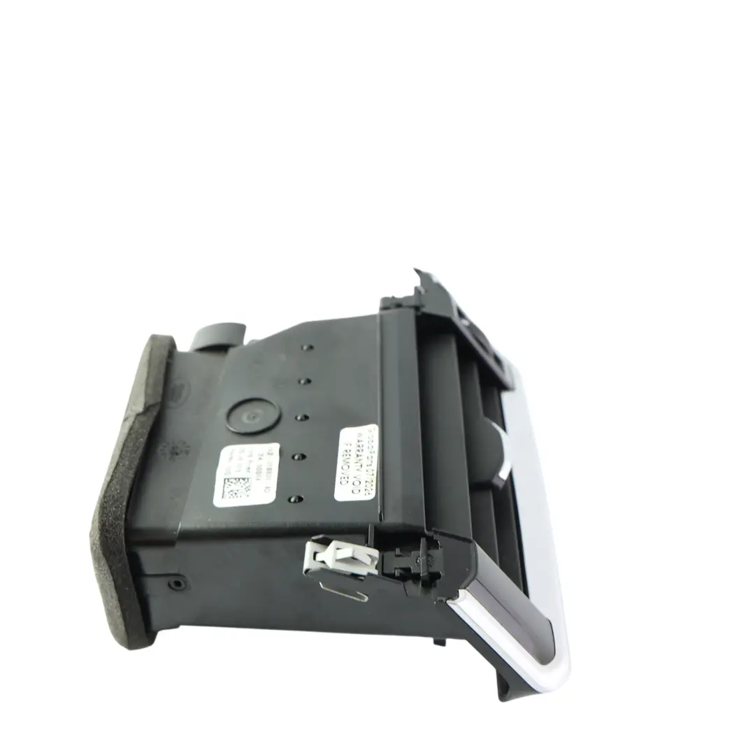 Kratka Nawiewu Deski Prawa Boczna do Range Rover Velar L560 o numerze J8A2-018B09-AD Range Rover Velar L560 Kratka Nawiewu Deski Prawa Boczna - SKU J8A2-018B09-AD - Numer Części J8A2-018B09-AD