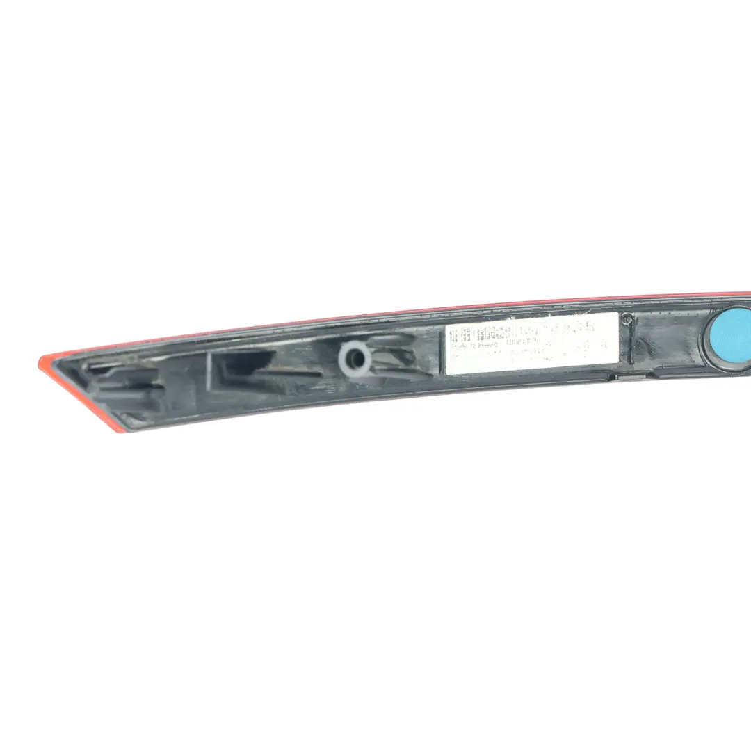Reflector Paragolpes Trasero Derecho para Land Rover Velar L560 con número de pieza J8A2-13A568-AE Land Rover Velar L560 Reflector Paragolpes Trasero Derecho - SKU J8A2-13A568-AE - Número de pieza J8A2-13A568-AE