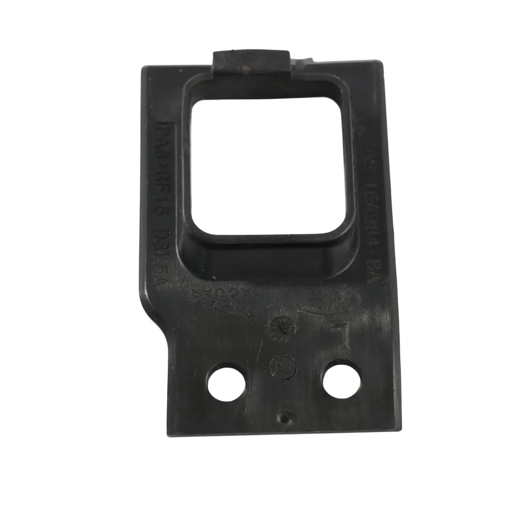 Land Rover Velar L560 Copertura Modanatura Serratura Cofano J8A2-16A984-BA - SKU J8A2-16A984-AA - Numero di parte J8A2-16A984-AA