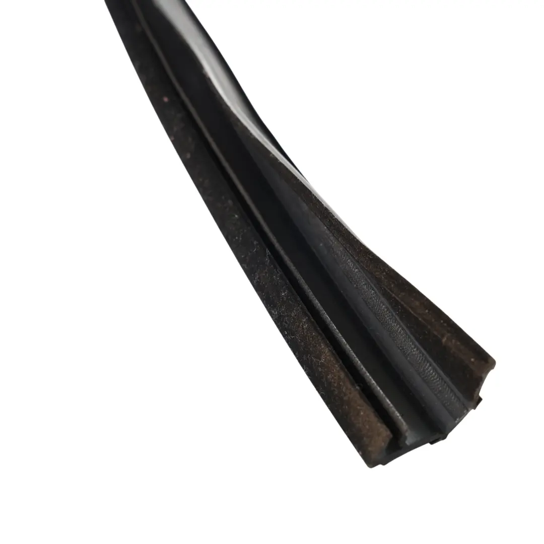 Joint Vitre Porte Avant Droit pour Range Rover Velar L560 à propos du numéro de pièce J8A2-21596-A Range Rover Velar L560 Joint Vitre Porte Avant Droit - SKU J8A2-21596-A - Numéro de pièce J8A2-21596-A