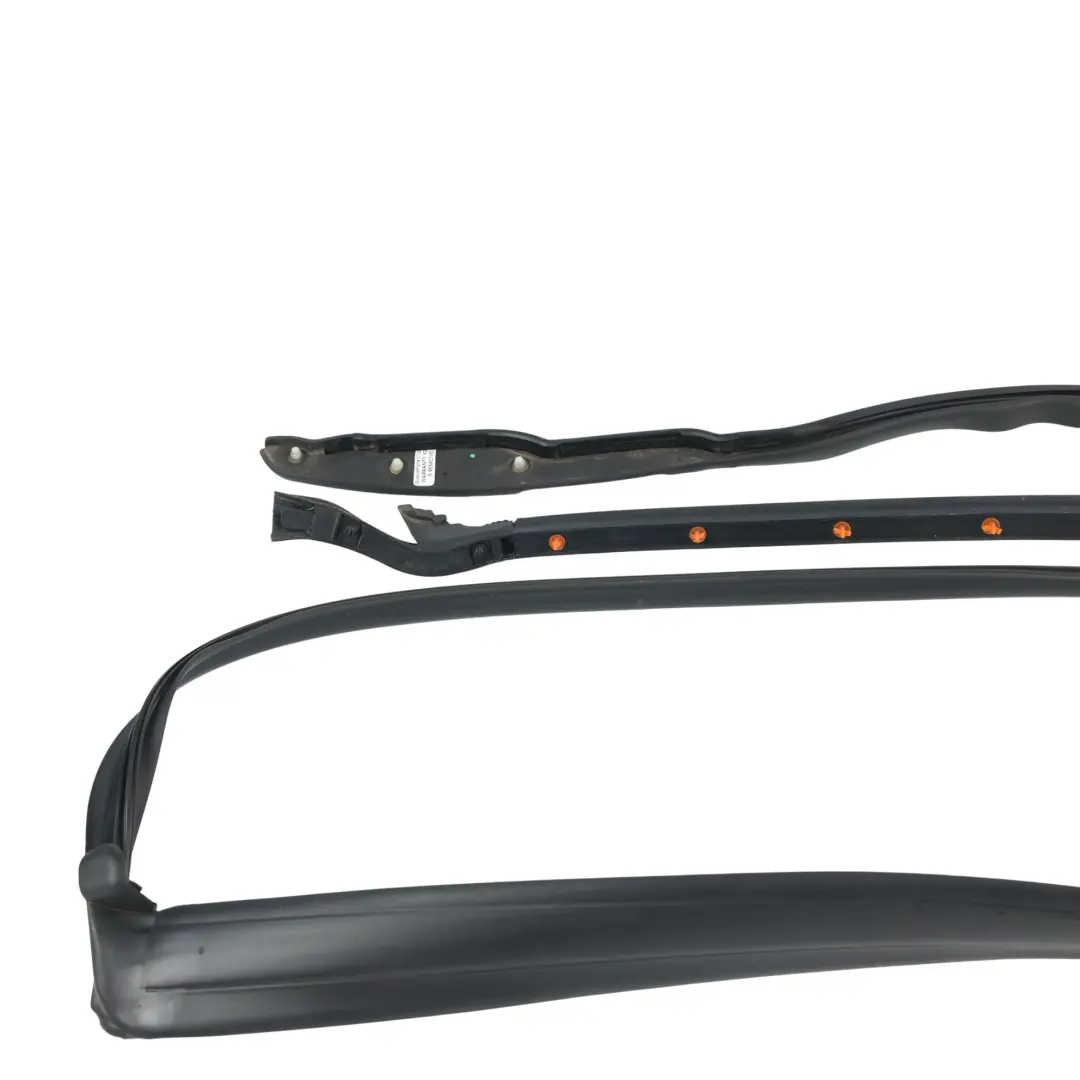 Heckscheibe Dichtung Hinten Rechts für Range Rover Velar L560 mit Teilenummer J8A2-250A20-A Range Rover Velar L560 Heckscheibe Dichtung Hinten Rechts - SKU J8A2-250A20-A - Teilenummer J8A2-250A20-A