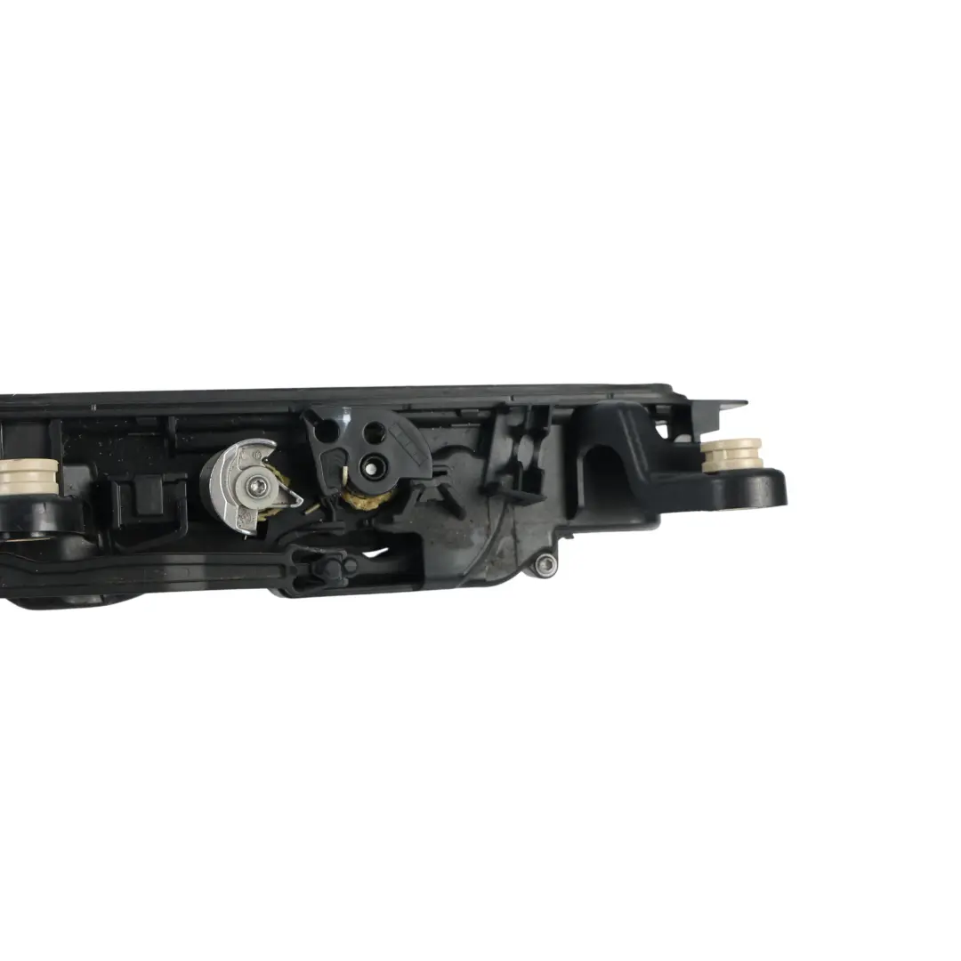 Land Rover Velar L560 Supporto Maniglia Porta Posteriore Destra - SKU J8A2-26600-A - Numero di parte J8A2-26600-A