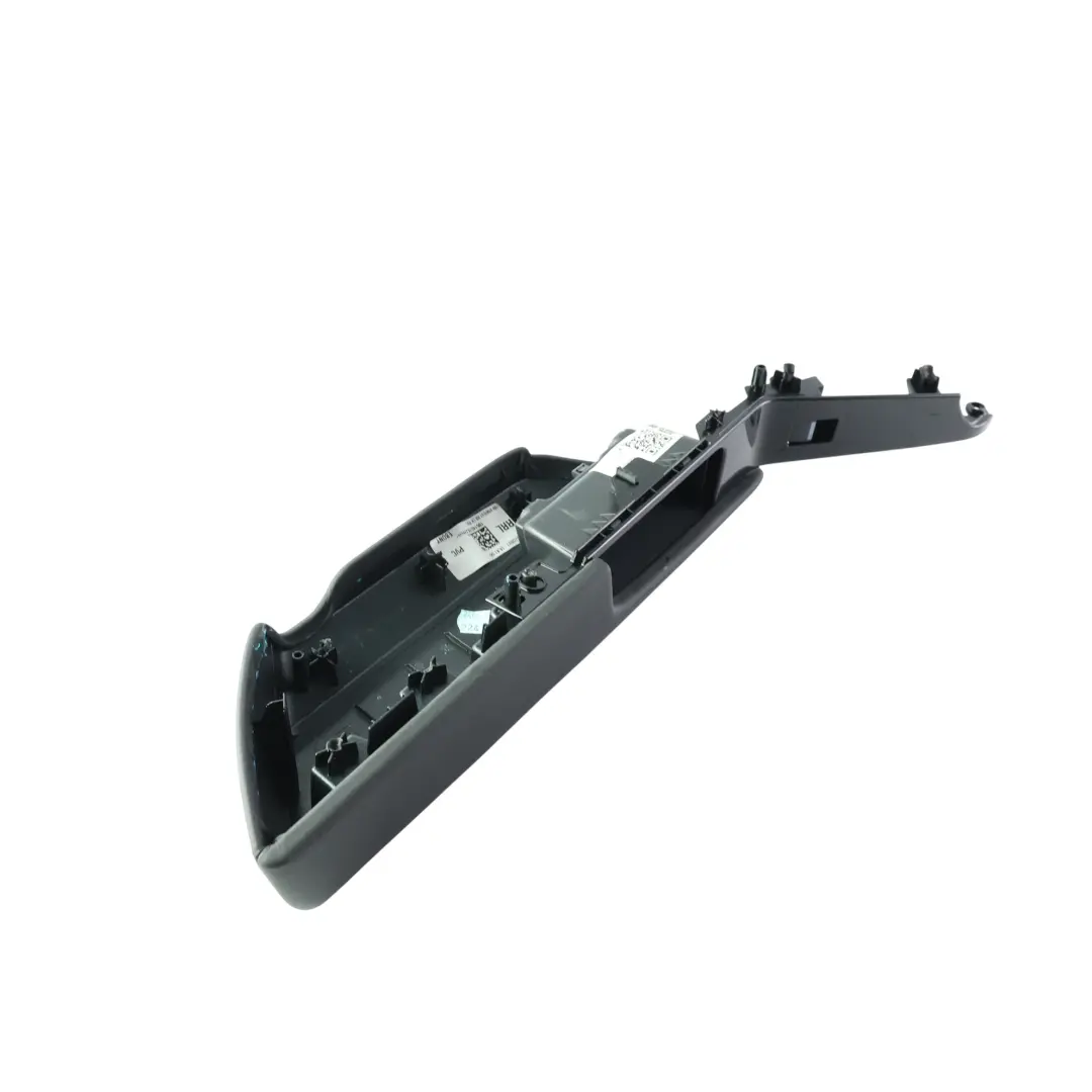 Osłona Klamki Tylnych Drzwi Lewa do Range Rover L560 o numerze J8A2-27541-AAW Range Rover L560 Osłona Klamki Tylnych Drzwi Lewa - SKU J8A2-27541-AAW - Numer Części J8A2-27541-AAW