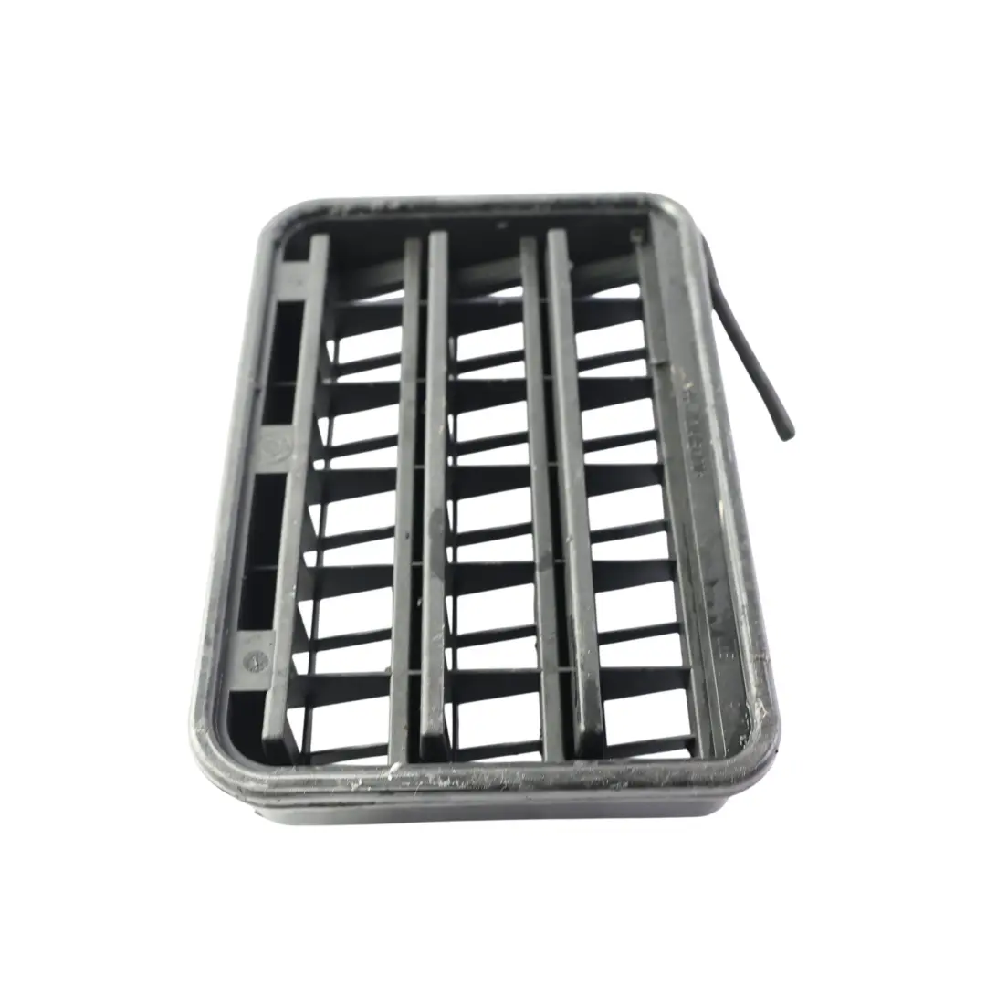 Kratka Wylotu Powietrza 8377280 do Land Rover Discovery 2 L318 o numerze JDD100170 Land Rover Discovery 2 L318 Kratka Wylotu Powietrza 8377280 - SKU JDD100170 - Numer Części JDD100170