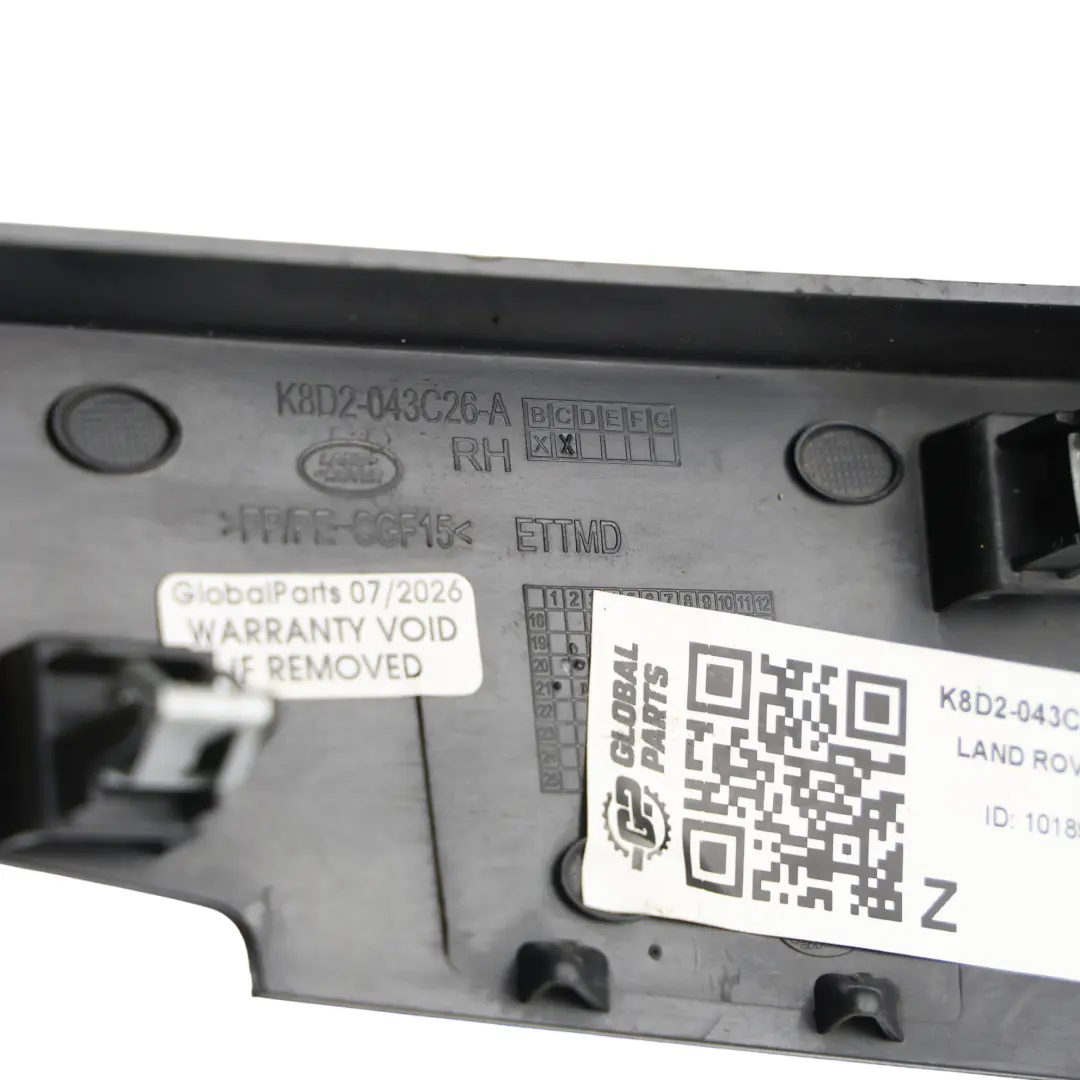 Moldura Inferior Salpicadero Derecha para Range Rover Evoque L551 con número de pieza K8D2-043C26-A Range Rover Evoque L551 Moldura Inferior Salpicadero Derecha - SKU K8D2-043C26-A - Número de pieza K8D2-043C26-A