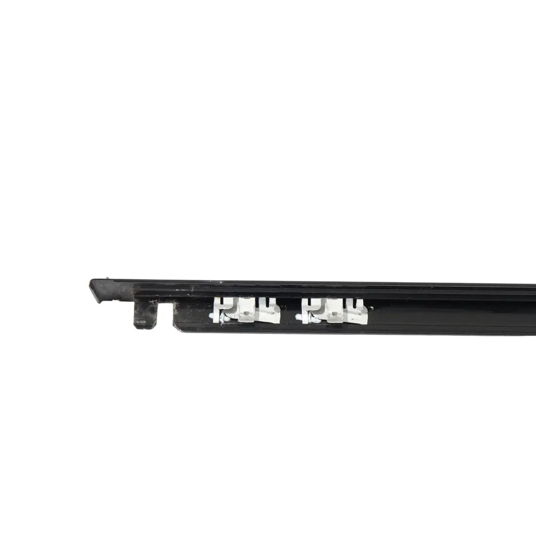 Cornice Finestrino Posteriore Sinistro per Land Rover Evoque L551 con numero di parte K8D2-255A61-AB Land Rover Evoque L551 Cornice Finestrino Posteriore Sinistro - SKU K8D2-255A61-AB - Numero di parte K8D2-255A61-AB