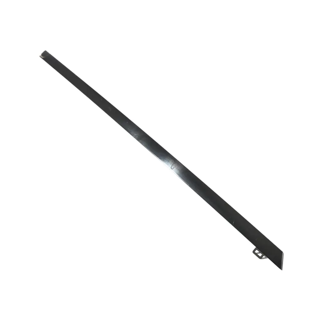 Land Rover Evoque L551 Finition Cadre Vitre Arrière Gauche - SKU K8D2-255A61-AB - Numéro de pièce K8D2-255A61-AB