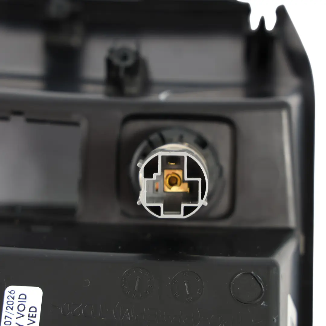 MK5 Mittelkonsole Verkleidung 12V Steckdose für Ford Mondeo mit Teilenummer KS73-F045P04-BDW Ford Mondeo MK5 Mittelkonsole Verkleidung 12V Steckdose - SKU KS73-F045P04-BDW - Teilenummer KS73-F045P04-BDW