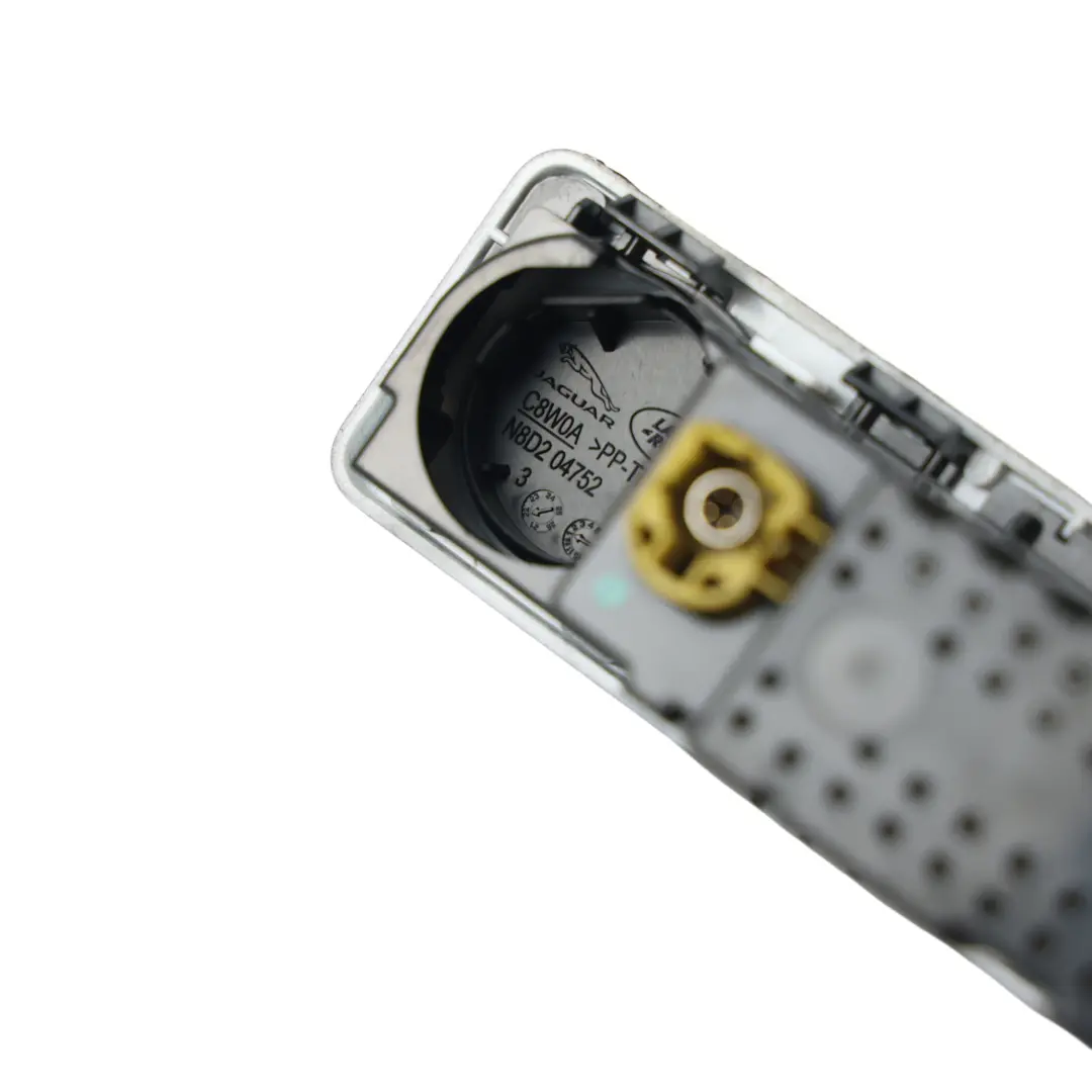 Land Rover Velar L560 Prise USB Tableau de Bord Allume-Cigare - SKU L8B2-19E110-CD - Numéro de pièce L8B2-19E110-CD