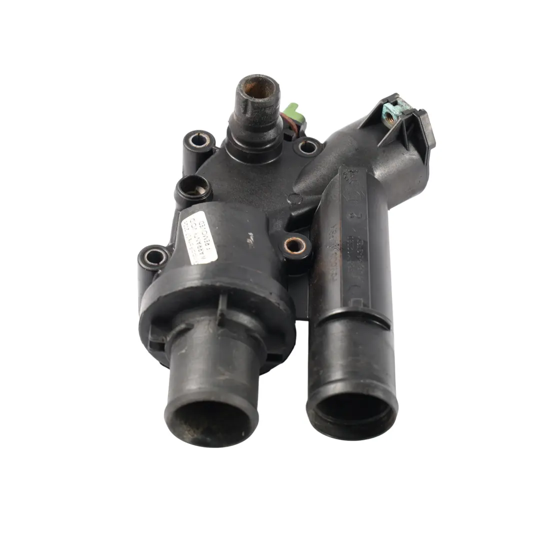 Obudowa Termostatu 2.2 LR001312 do Land Rover Range Rover Evoque Freelander o numerze 9657182080 Land Rover Range Rover Evoque Freelander Obudowa Termostatu 2.2 LR001312 - SKU LR001312-1 - Numer Części 9657182080