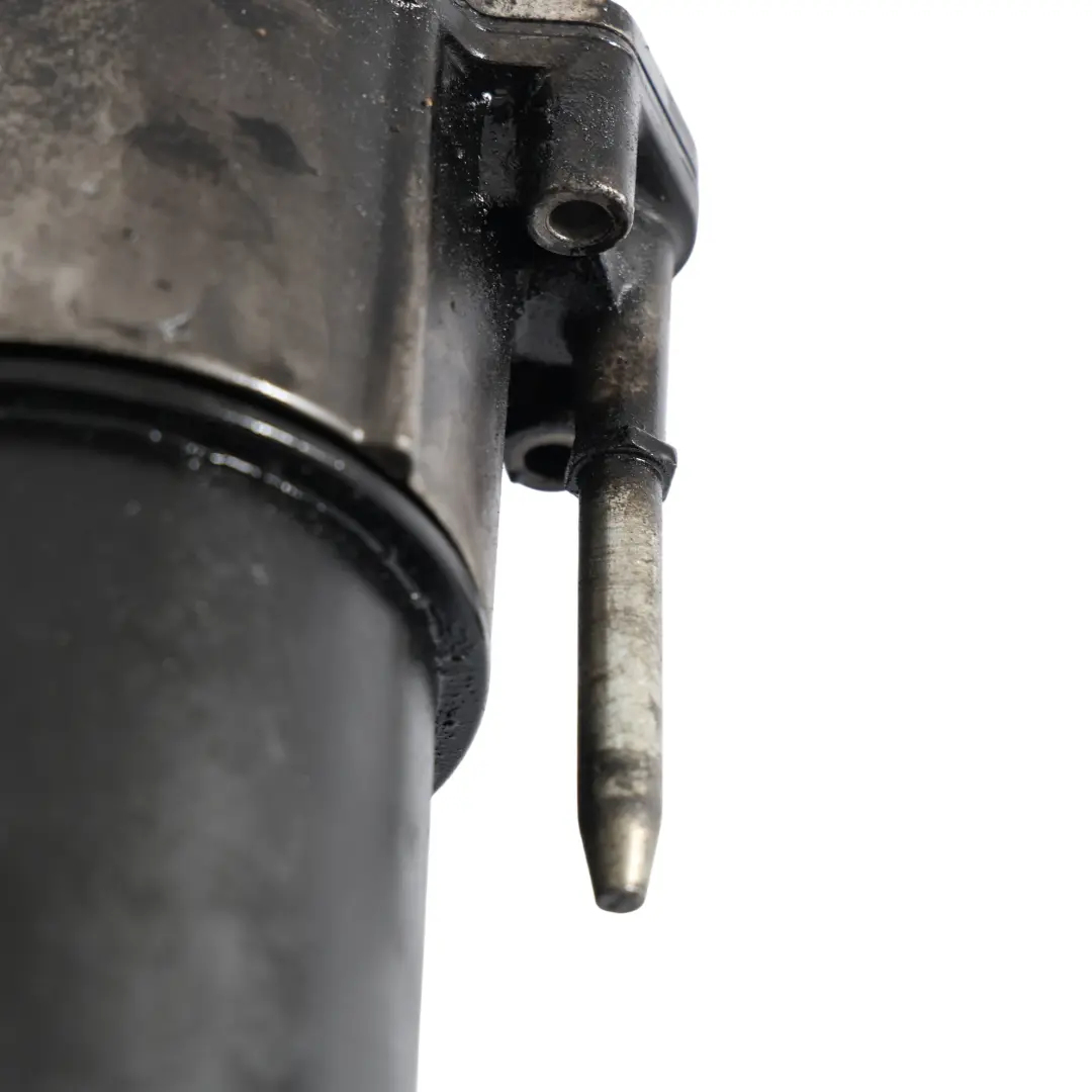 Motorölkühler Filtergehäuse für Land Rover Discovery 3 L319 2.7 TDV6 mit Teilenummer LR009570 Land Rover Discovery 3 L319 2.7 TDV6 Motorölkühler Filtergehäuse - SKU LR009570 - Teilenummer LR009570