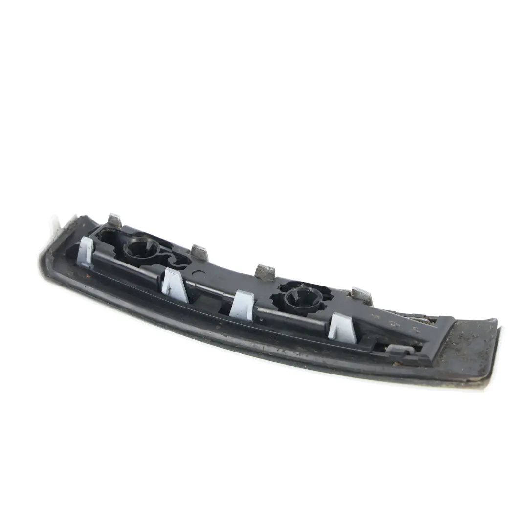 Moldura Parabrisas Derecha Blanca para Land Rover Range Rover Evoque L538 con número de pieza LR027384 Land Rover Range Rover Evoque L538 Moldura Parabrisas Derecha Blanca - SKU LR027384-FWH - Número de pieza LR027384