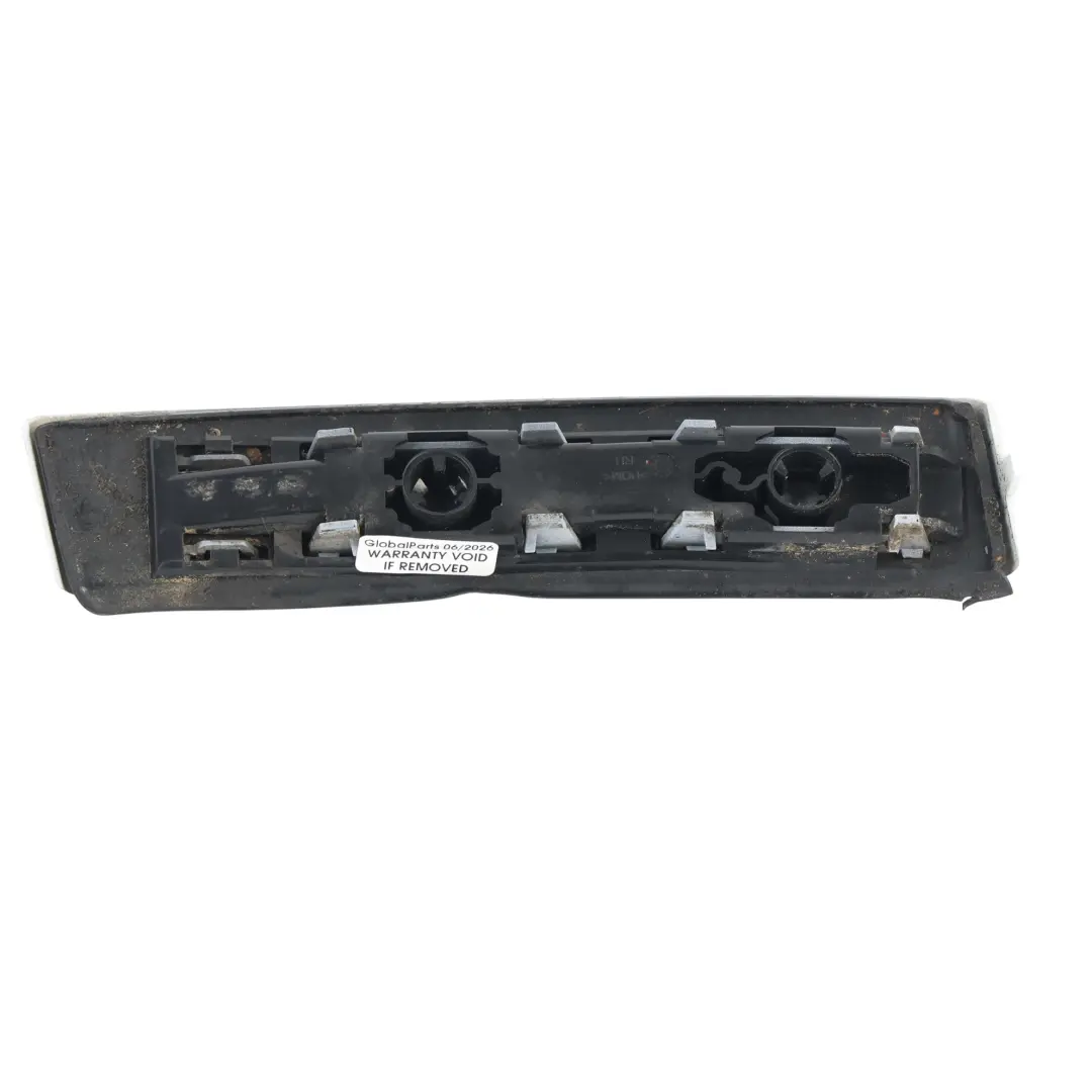 Moldura Parabrisas Derecha Blanca para Land Rover Range Rover Evoque L538 con número de pieza LR027384 Land Rover Range Rover Evoque L538 Moldura Parabrisas Derecha Blanca - SKU LR027384-FWH - Número de pieza LR027384