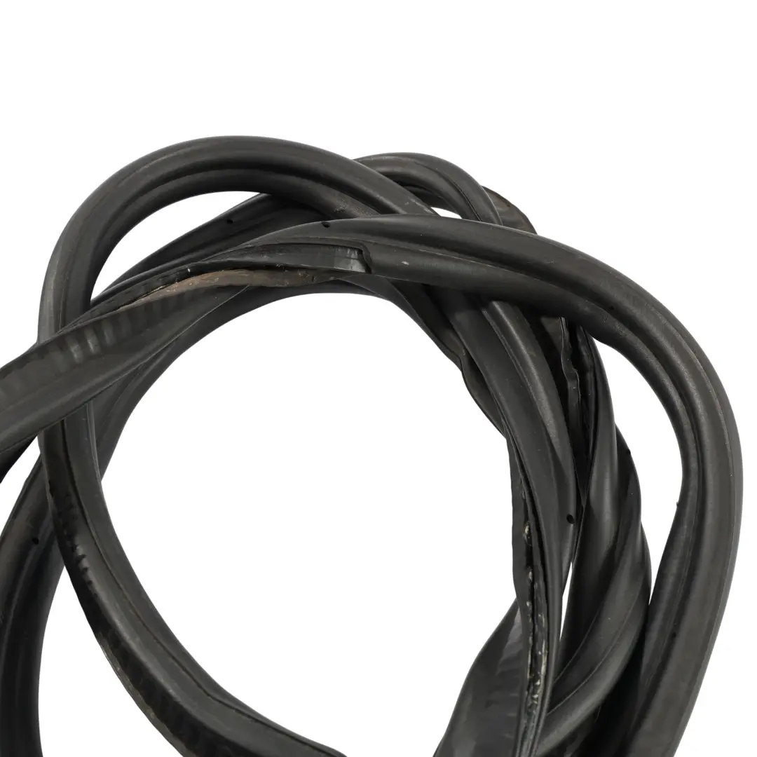 Guarnizione Gomma Portellone Bagagliaio per Land Rover L405 con numero di parte LR048278 Land Rover L405 Guarnizione Gomma Portellone Bagagliaio - SKU LR048278 - Numero di parte LR048278