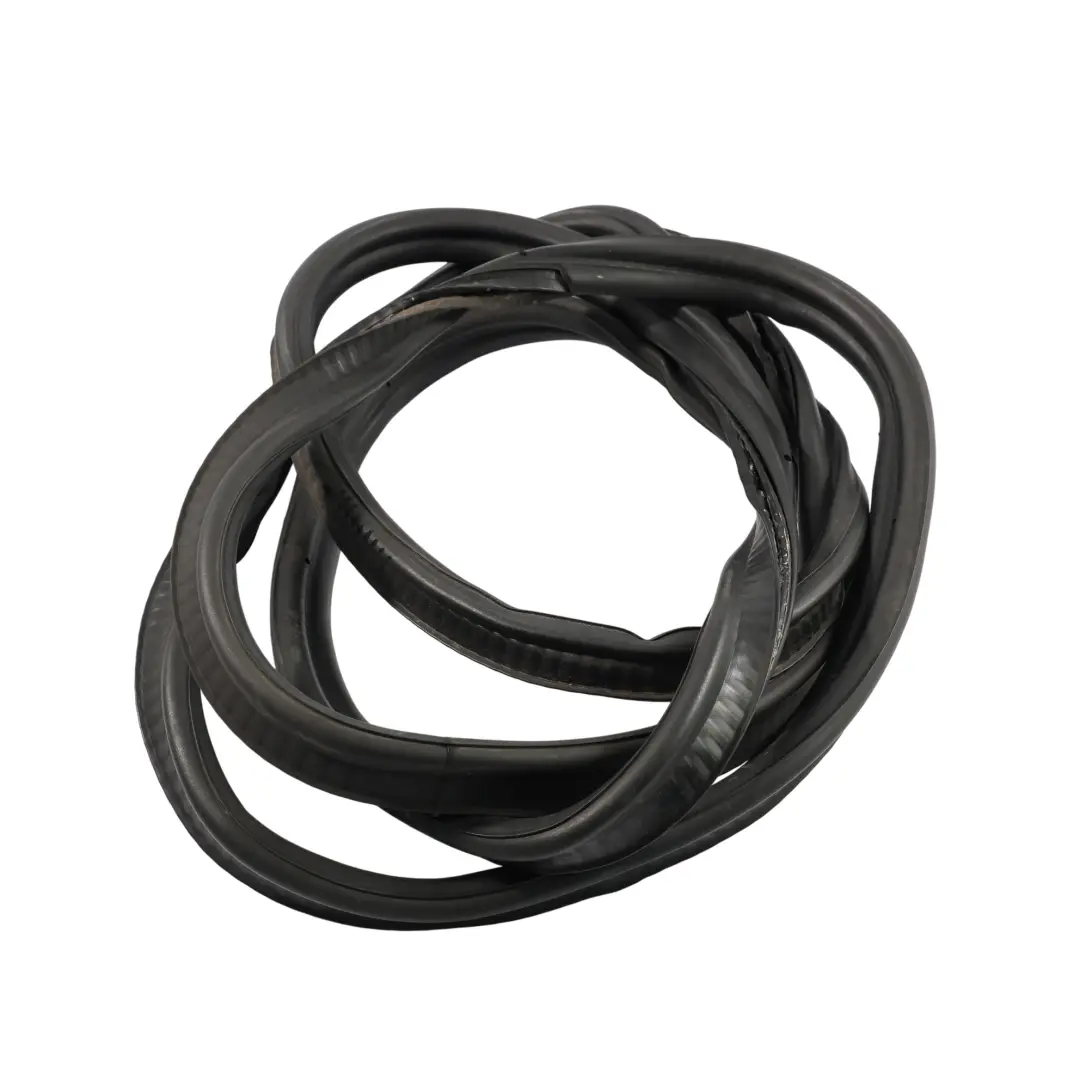Guarnizione Gomma Portellone Bagagliaio per Land Rover L405 con numero di parte LR048278 Land Rover L405 Guarnizione Gomma Portellone Bagagliaio - SKU LR048278 - Numero di parte LR048278