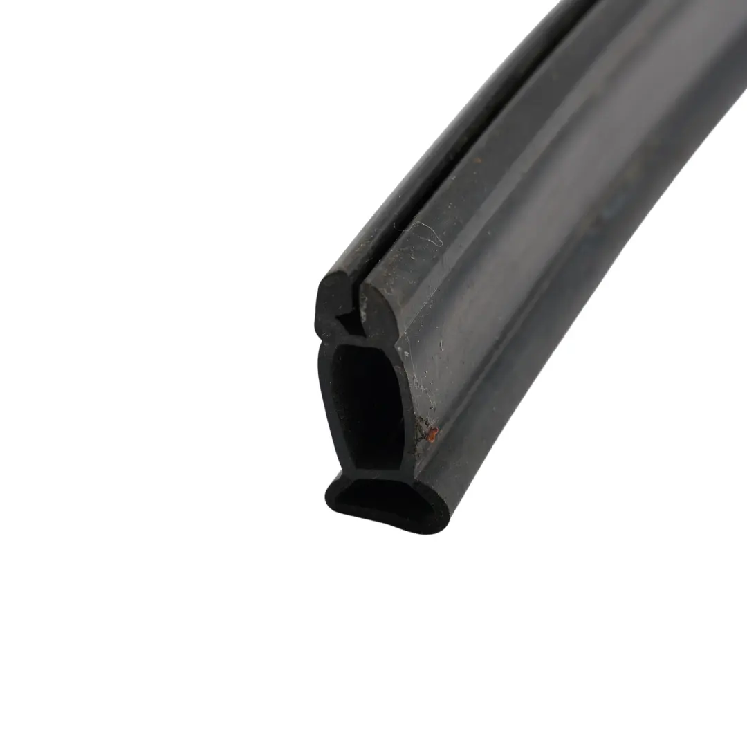 Joint Capot Caoutchouc pour Land Rover Range Rover Velar L560 à propos du numéro de pièce LR092608 Land Rover Range Rover Velar L560 Joint Capot Caoutchouc - SKU LR092608 - Numéro de pièce LR092608