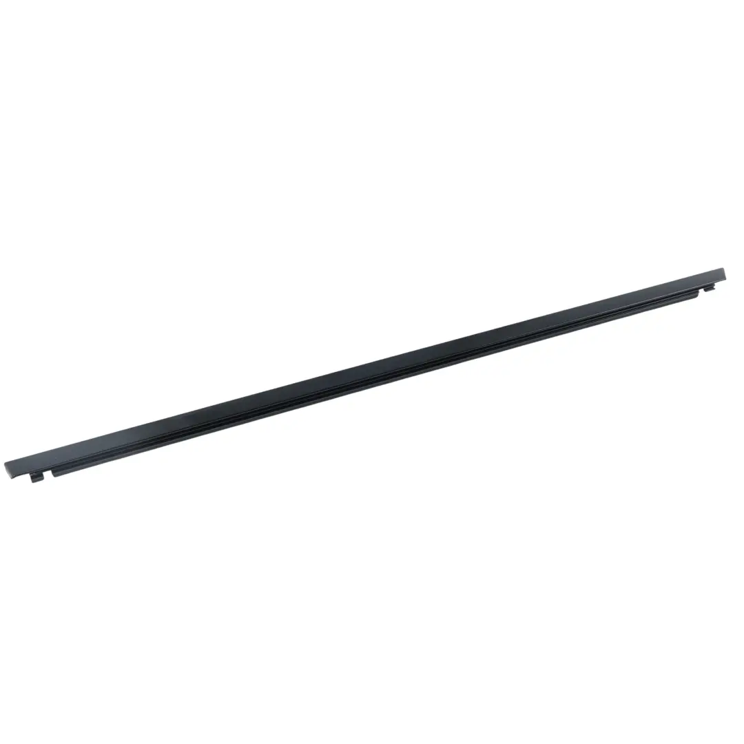 Baguette Porte Arrière Droit pour Land Rover Range Rover Velar L560 à propos du numéro de pièce J8A2-255A60-AD Land Rover Range Rover Velar L560 Baguette Porte Arrière Droit - SKU LR092730 - Numéro de pièce J8A2-255A60-AD