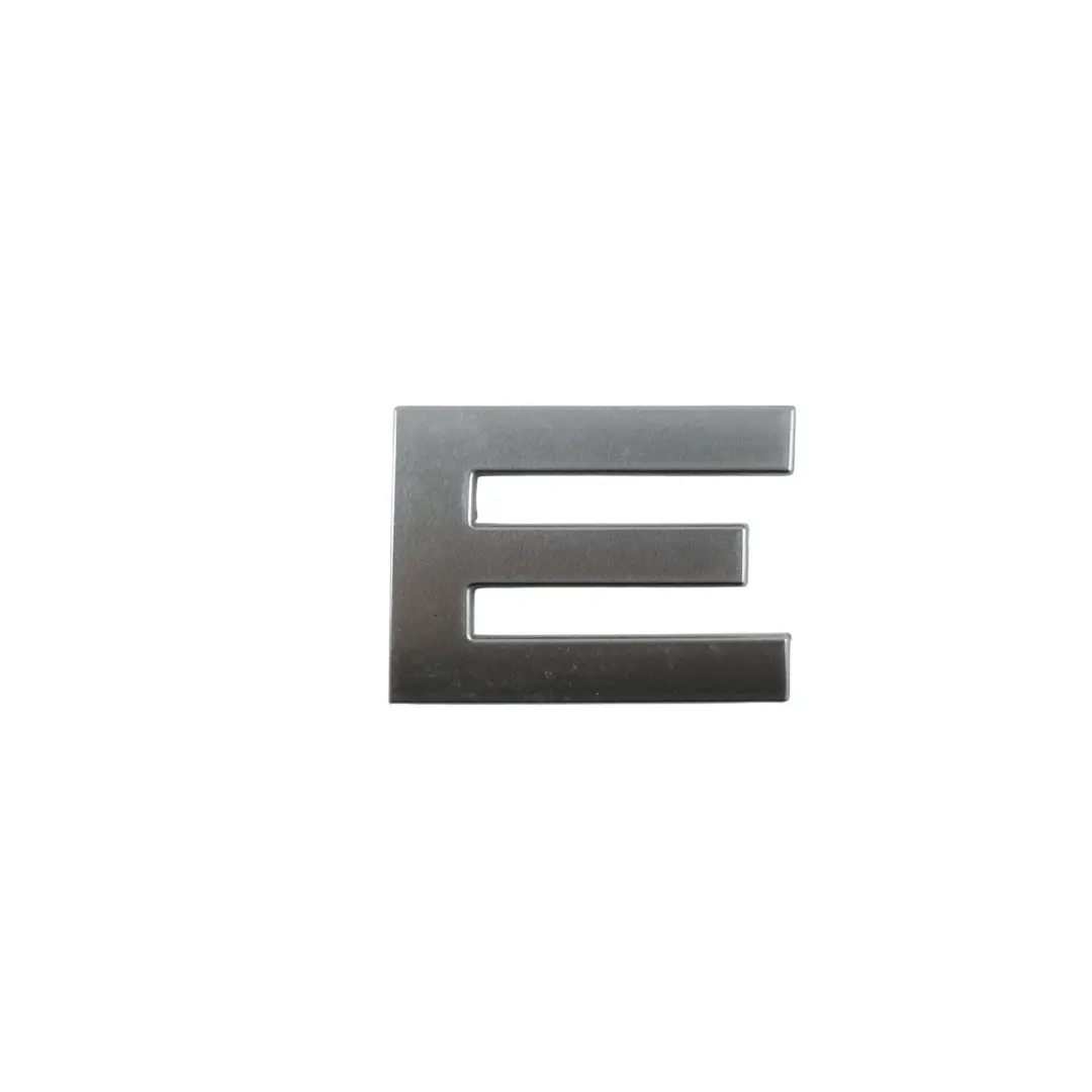 Emblema Insignia Letras Modelo para Land Rover Range Rover Velar L560 con número de pieza LR104326 Land Rover Range Rover Velar L560 Emblema Insignia Letras Modelo - SKU LR104326 - Número de pieza LR104326
