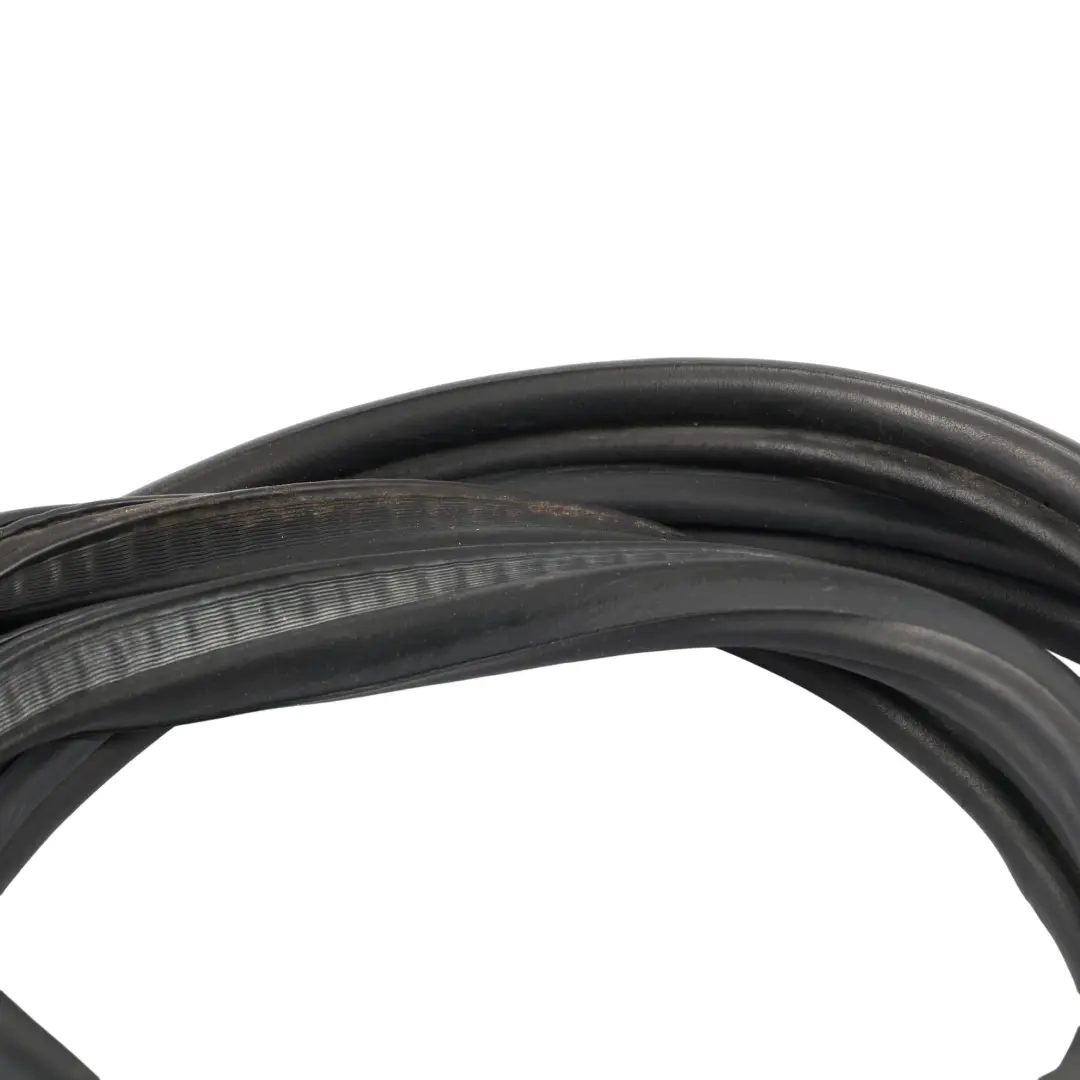 Land Rover Range Rover Velar L560 Heckklappe Kofferraum Dichtung - SKU LR110620 - Teilenummer J8A2-43712-AC