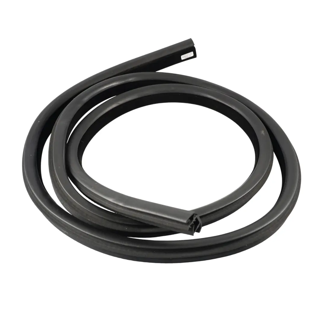 Uszczelka Drzwi Lewa Prawa do Land Rover Range Rover Velar L560 o numerze J8A2-20708-AD Land Rover Range Rover Velar L560 Uszczelka Drzwi Lewa Prawa - SKU LR113846 - Numer Części J8A2-20708-AD