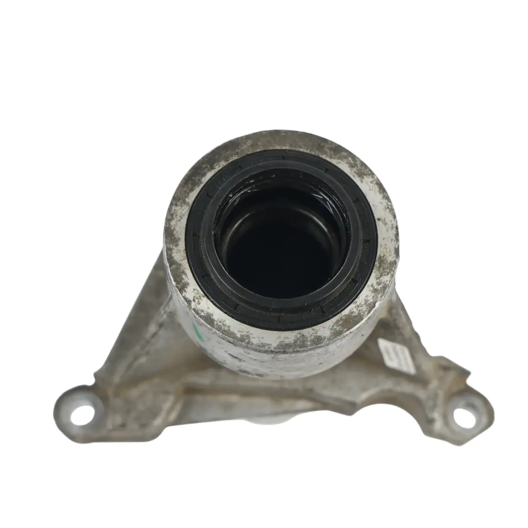Driveshaft Mount Bracket Right O/S 2.0D HK83-3A040-BA to Range Rover Velar L560 with Part number LR113963 Range Rover Velar L560 Driveshaft Mount Bracket Right O/S 2.0D HK83-3A040-BA - SKU LR113963 - Part number LR113963