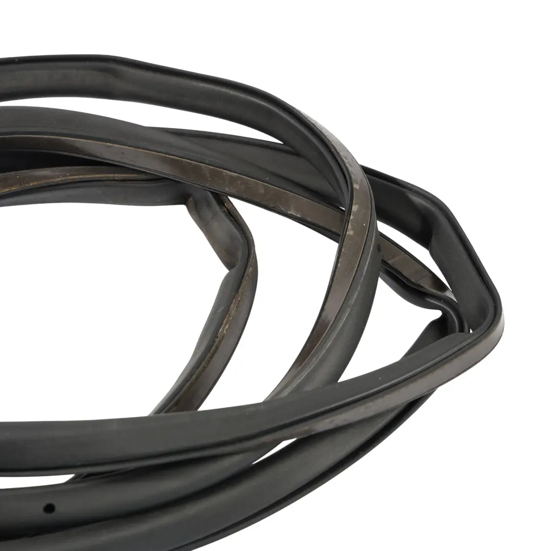 Junta Puerta Delantera Izquierda Derecha para Land Rover Evoque L551 con número de pieza LR114328 Land Rover Evoque L551 Junta Puerta Delantera Izquierda Derecha - SKU LR114328 - Número de pieza LR114328