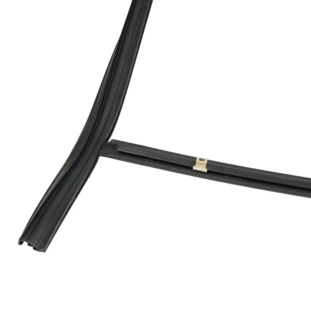 Guía Cristal Puerta Trasera Derecha para Land Rover Range Rover Evoque L551 con número de pieza LR114334 Land Rover Range Rover Evoque L551 Guía Cristal Puerta Trasera Derecha - SKU LR114334 - Número de pieza LR114334
