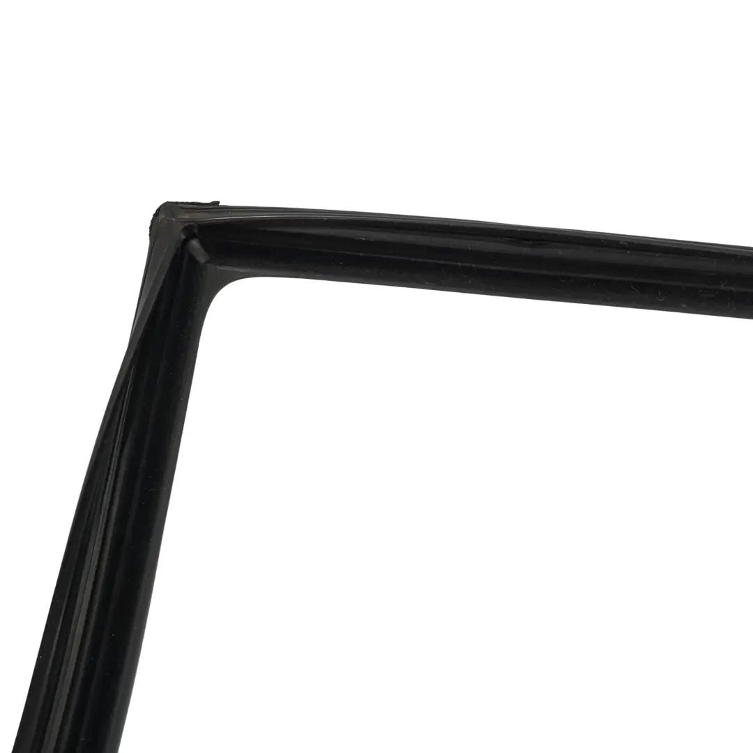 Junta Cristal Puerta Tras Izq para Land Rover Range Rover Evoque L551 con número de pieza LR114335 Land Rover Range Rover Evoque L551 Junta Cristal Puerta Tras Izq - SKU LR114335 - Número de pieza LR114335