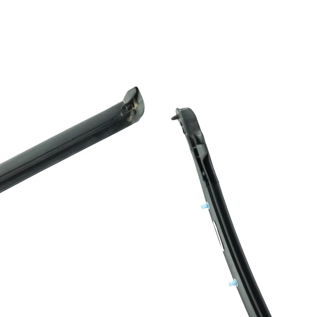 Guarnizione Telaio Finestrino Post Dx K8D2-250A20-AB per Range Rover Evoque L551 con numero di parte LR114336 Range Rover Evoque L551 Guarnizione Telaio Finestrino Post Dx K8D2-250A20-AB - SKU LR114336 - Numero di parte LR114336