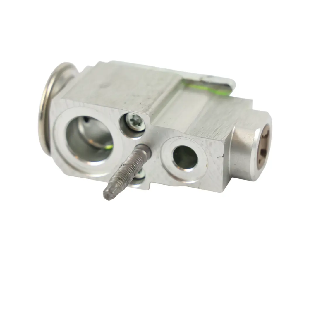 A/C Air Conditioning Expansion Valve K8D2-19849-AA to Range Rover Evoque L551 with Part number LR115694 Range Rover Evoque L551 A/C Air Conditioning Expansion Valve K8D2-19849-AA - SKU LR115694 - Part number LR115694