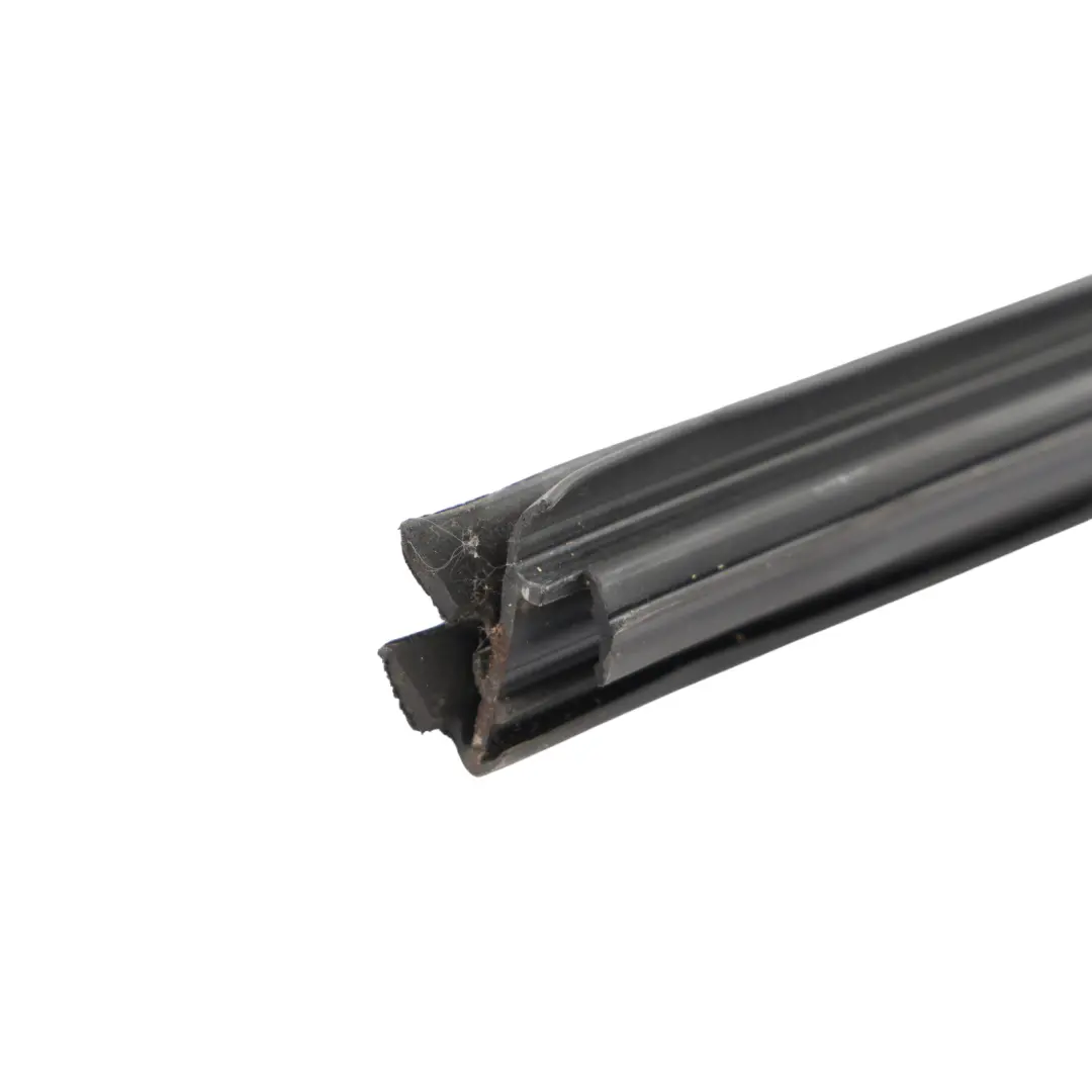 Front Door Window Seal Inner Left N/S K8D2-21434-AA to Range Rover Evoque L551 with Part number LR123685 Range Rover Evoque L551 Front Door Window Seal Inner Left N/S K8D2-21434-AA - SKU LR123685 - Part number LR123685