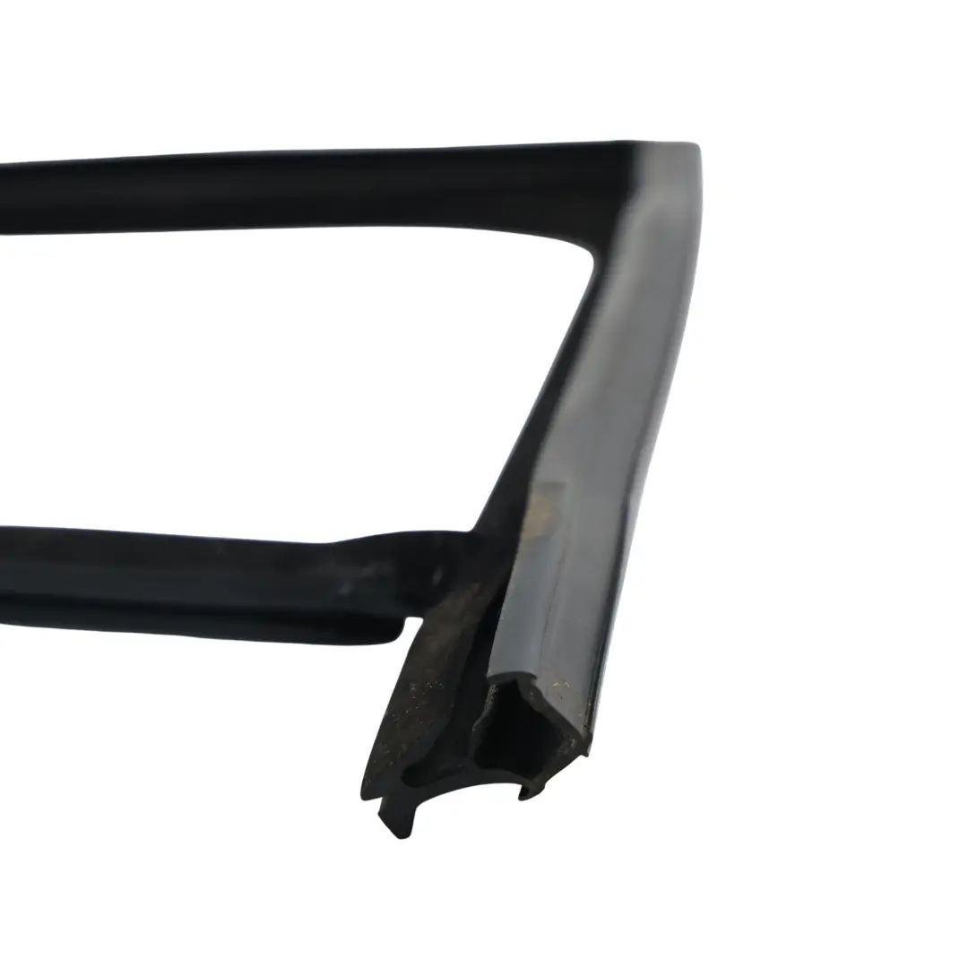 Land Rover Range Rover Velar L560 Joint Guide Vitre Arrière Droit J8A2-25766-AD - SKU LR128134 - Numéro de pièce LR128134