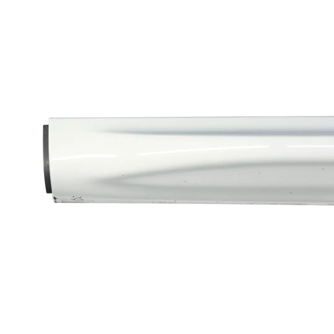 Moldura Puerta Delantera Izquierda Hakuba Plata para Range Rover Sport L494 con número de pieza LR133767 Range Rover Sport L494 Moldura Puerta Delantera Izquierda Hakuba Plata - SKU LR133767-HSI - Número de pieza LR133767