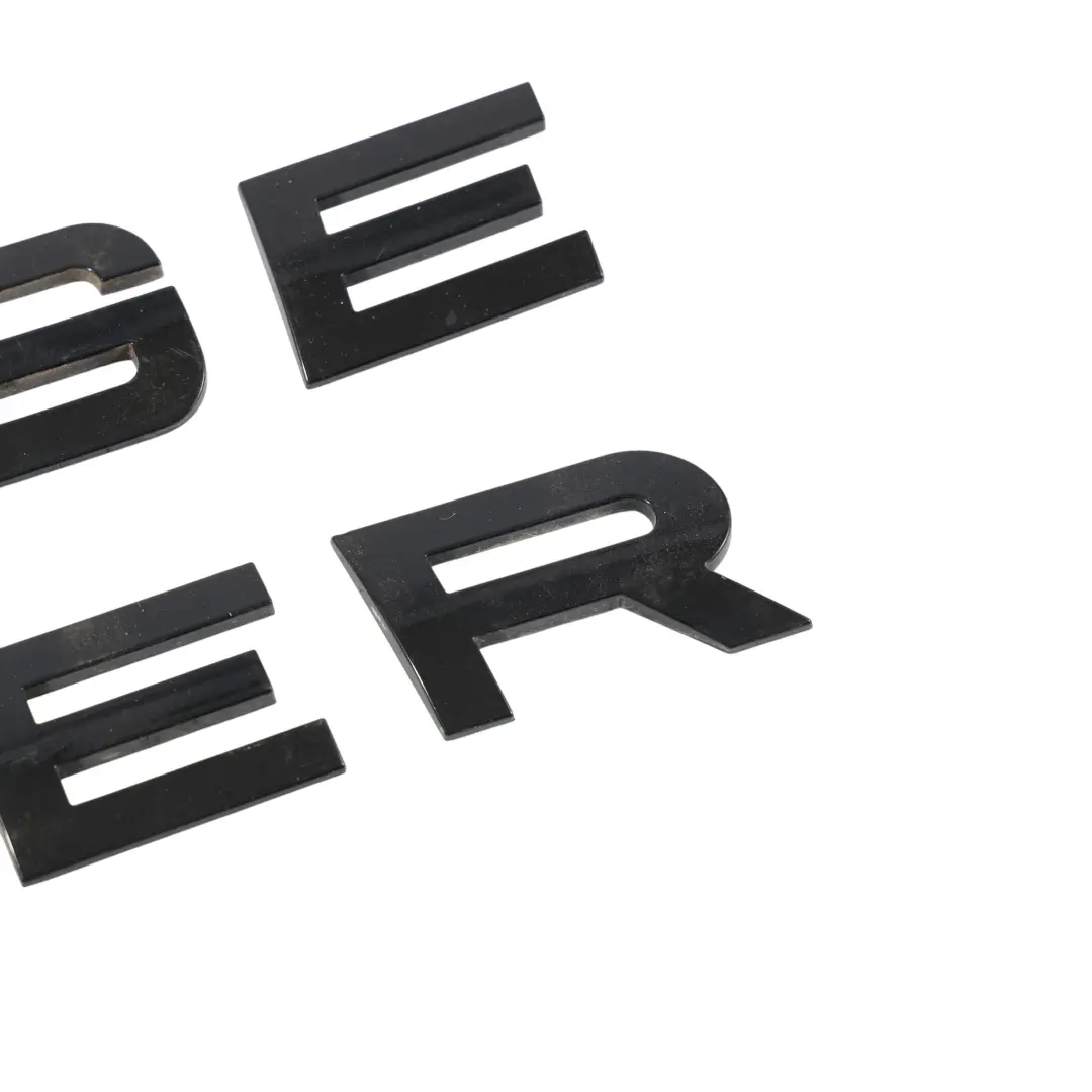 Napis Logo Na Maskę Przednią do Land Rover Range Rover Velar L560 o numerze LR147293 Land Rover Range Rover Velar L560 Napis Logo Na Maskę Przednią - SKU LR147293 - Numer Części LR147293